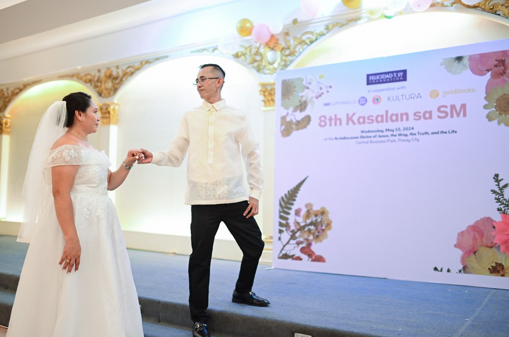 Harold Picar, wearing a barong Tagalog from Kultura, poses with his wife Katrina Rose, with Kultura having provided barong Tagalogs for all 16 grooms.