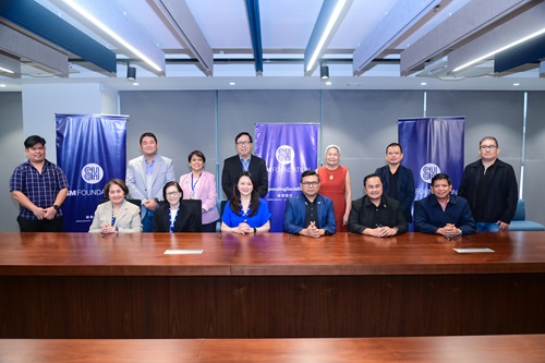 Collaborating for the adaptive restoration of the century-old Quezon Hall or Bulwagang Quezon of the West Visayas State University (WVSU) in Iloilo City. Joining the ceremonial signing of the memorandum of agreement are WVSU’s Dr. Joselito Villaruz, Dr. Peter Ernie Paris, Dr. Porferio Barlas, and SM Foundation and Henry Sy Foundation’s Debbie Sy, Dr. Lydia Echauz, Virginia Yap, Engr. Ramon Gil Macapagal, Carmen Linda Atayde, and Juris Soliman.